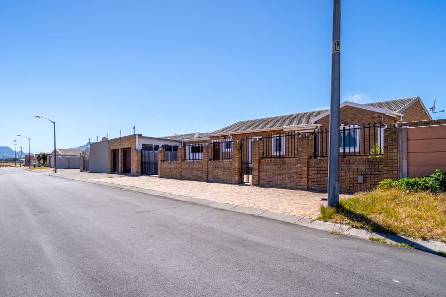 5 Bedroom Property for Sale in Ottery Western Cape